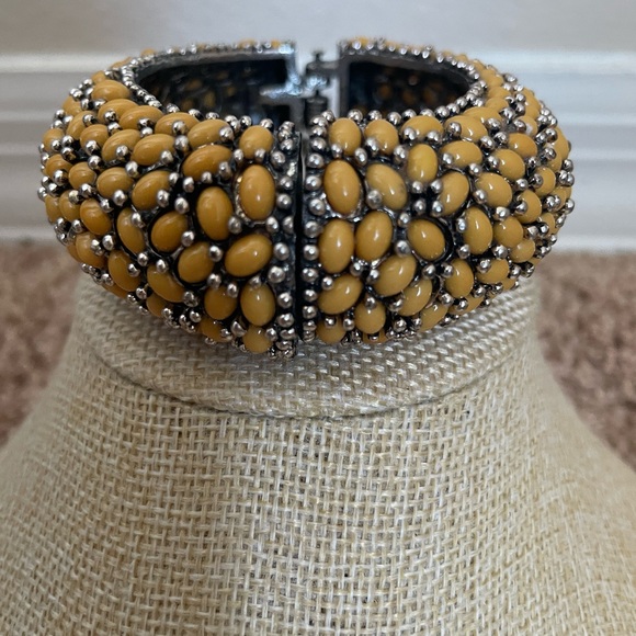 NWOT Gorgeous Golden Yellow And Silver Dressy Bracelet - Picture 2 of 3